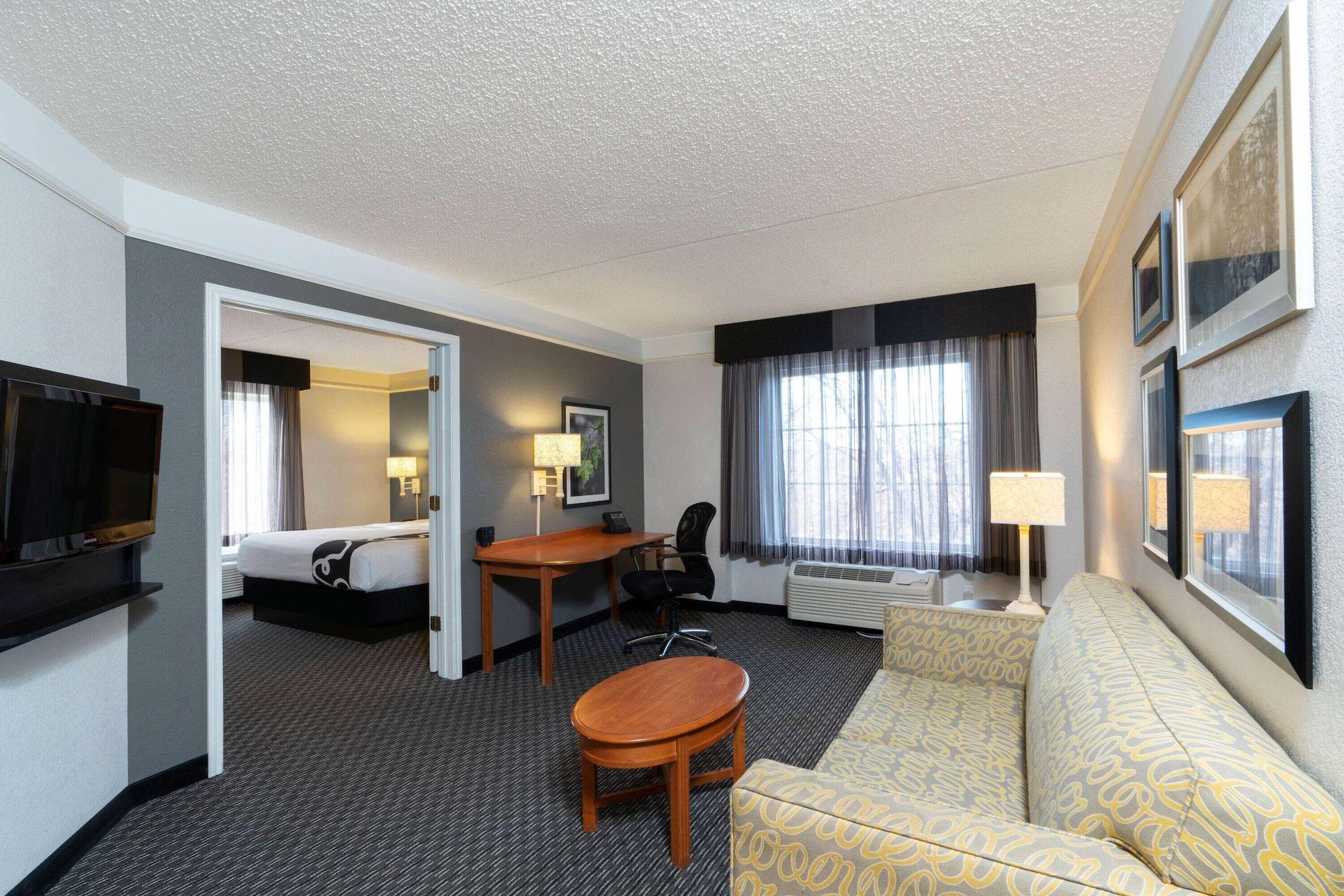 La Quinta By Wyndham Pueblo Hotell Exteriör bild