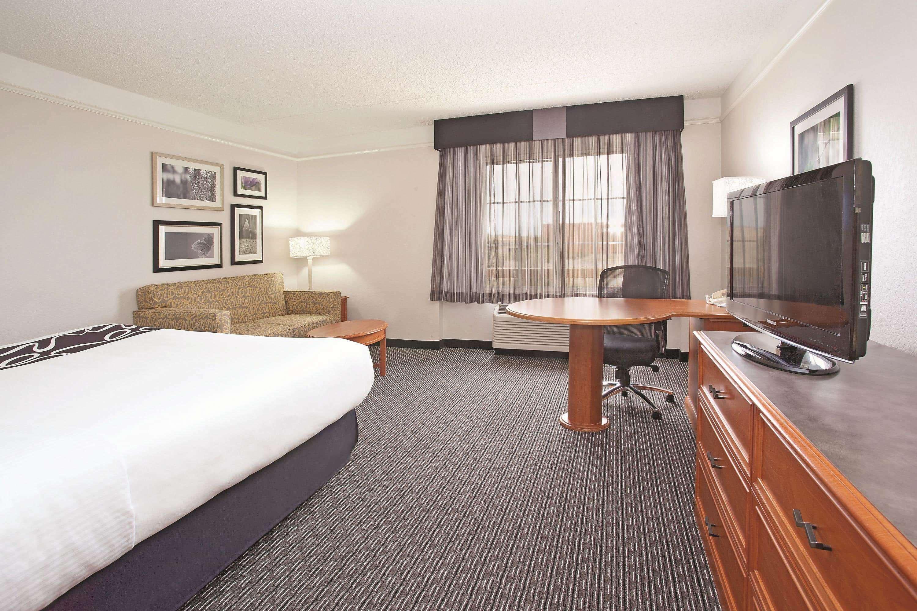 La Quinta By Wyndham Pueblo Hotell Exteriör bild