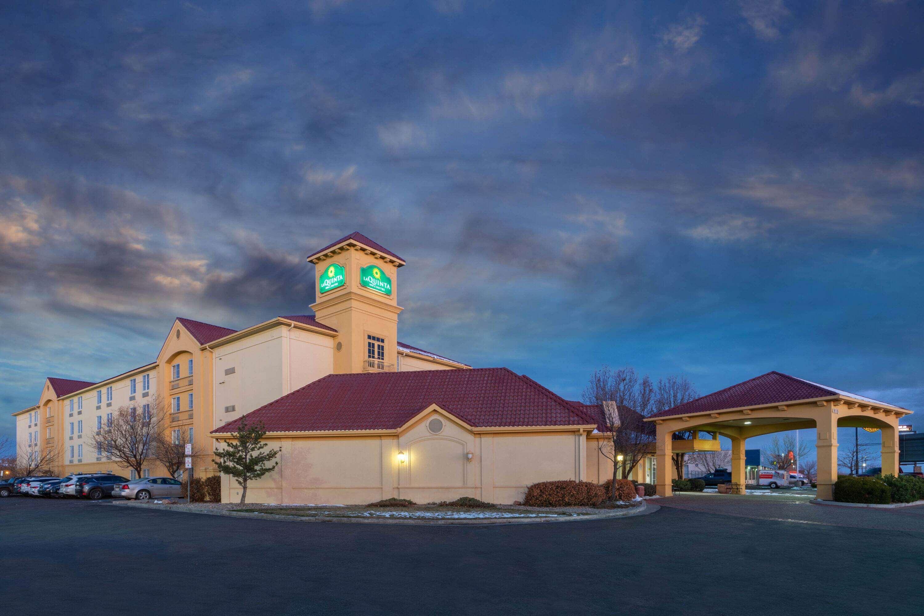 La Quinta By Wyndham Pueblo Hotell Exteriör bild