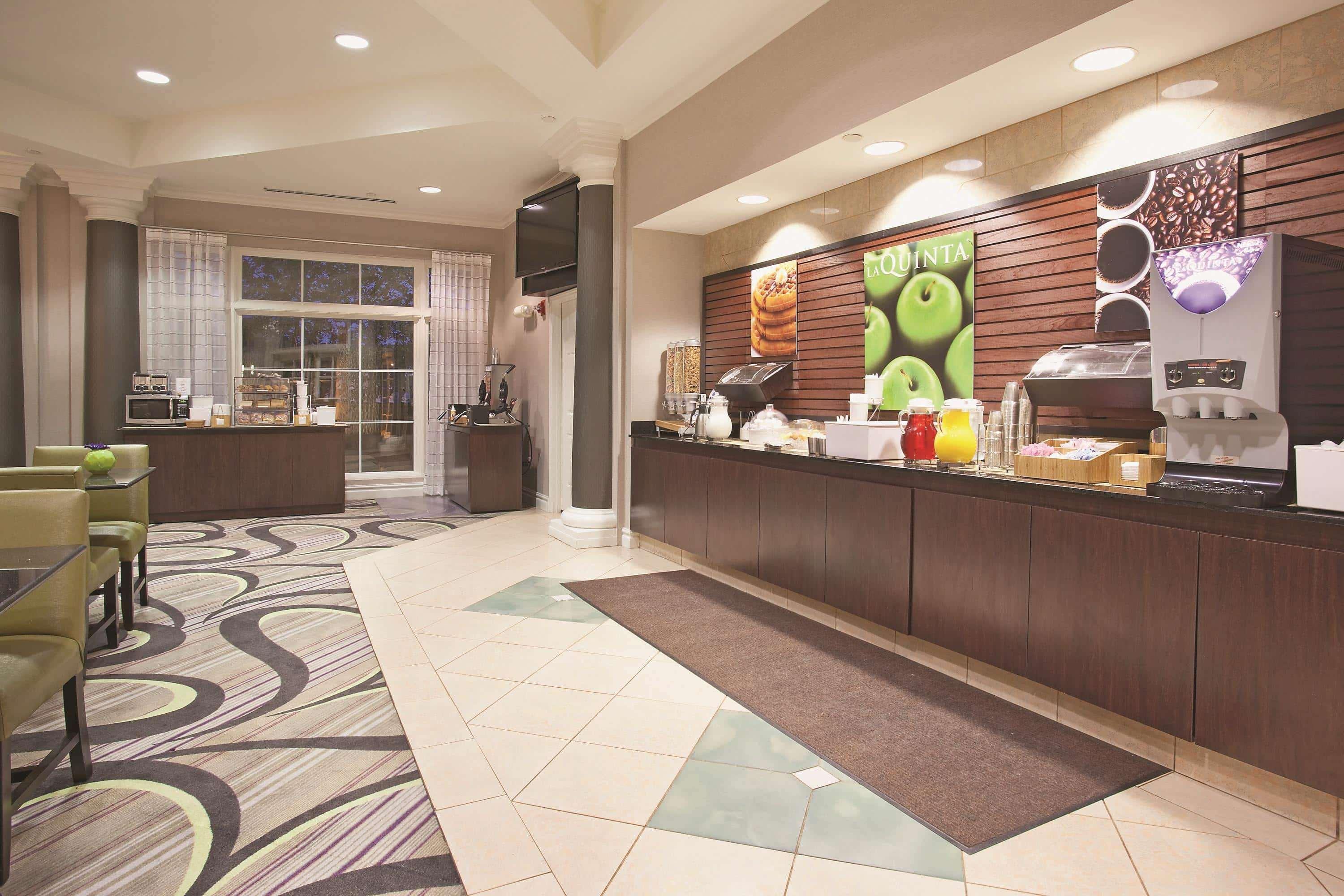La Quinta By Wyndham Pueblo Hotell Exteriör bild