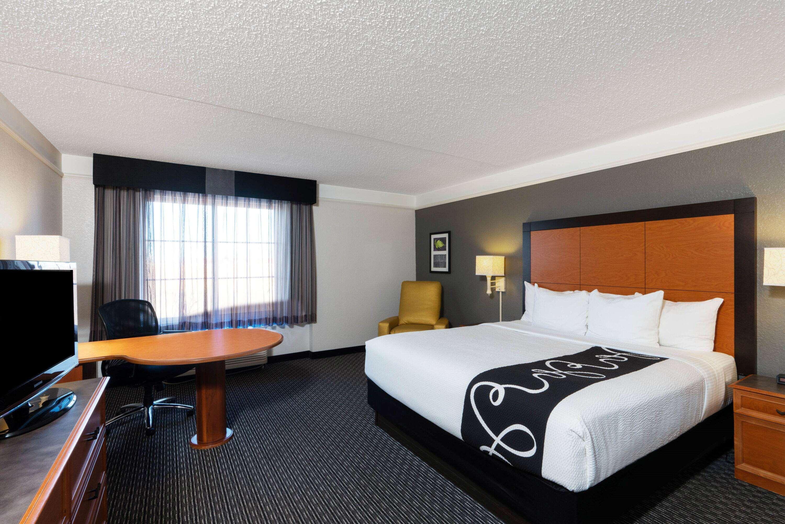 La Quinta By Wyndham Pueblo Hotell Exteriör bild
