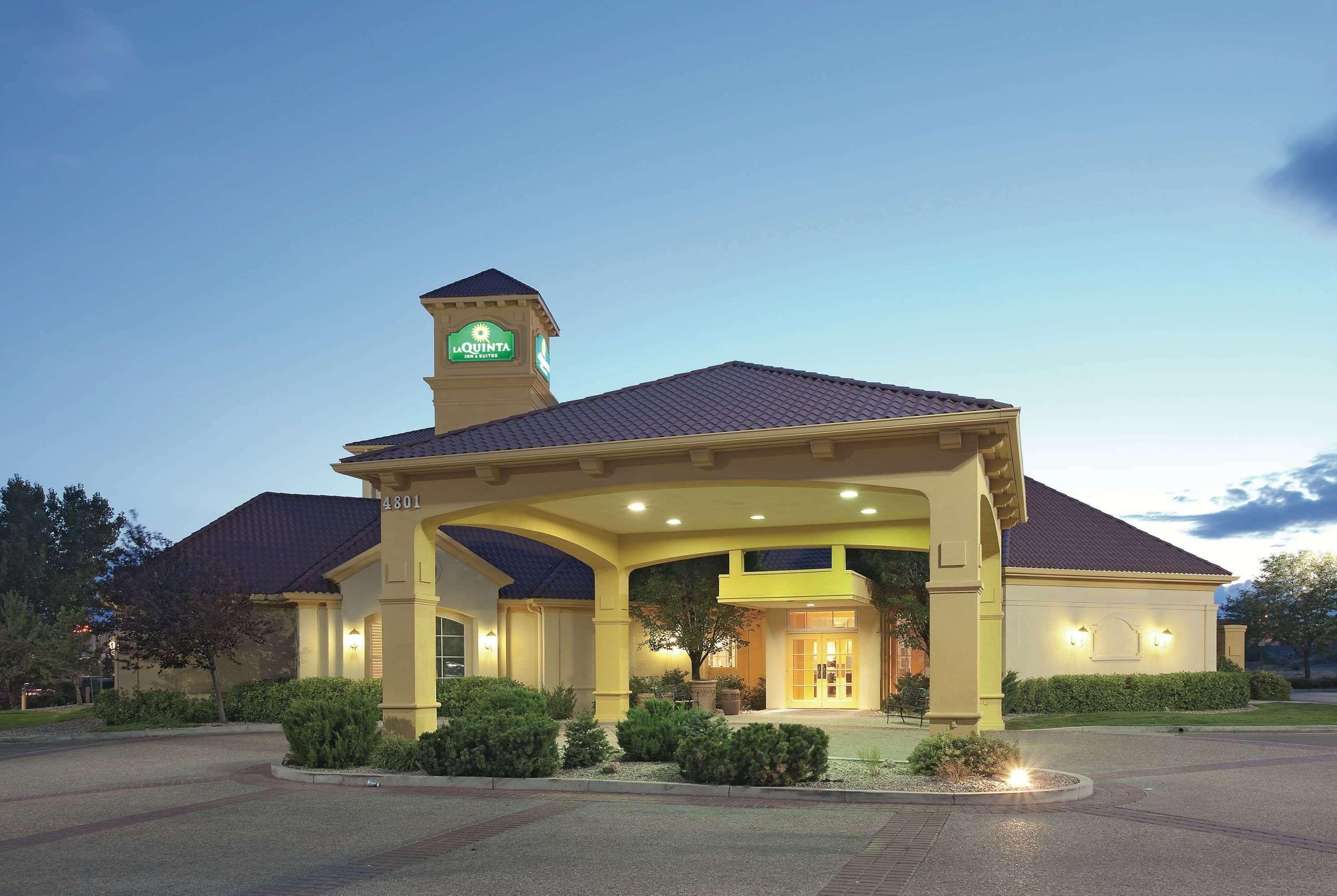 La Quinta By Wyndham Pueblo Hotell Exteriör bild