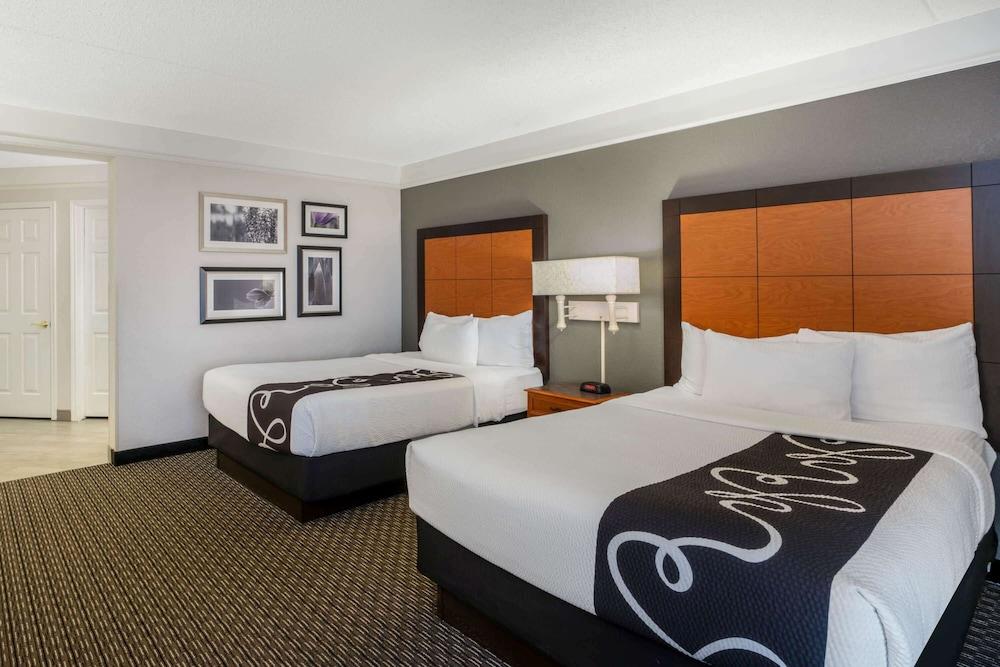 La Quinta By Wyndham Pueblo Hotell Exteriör bild