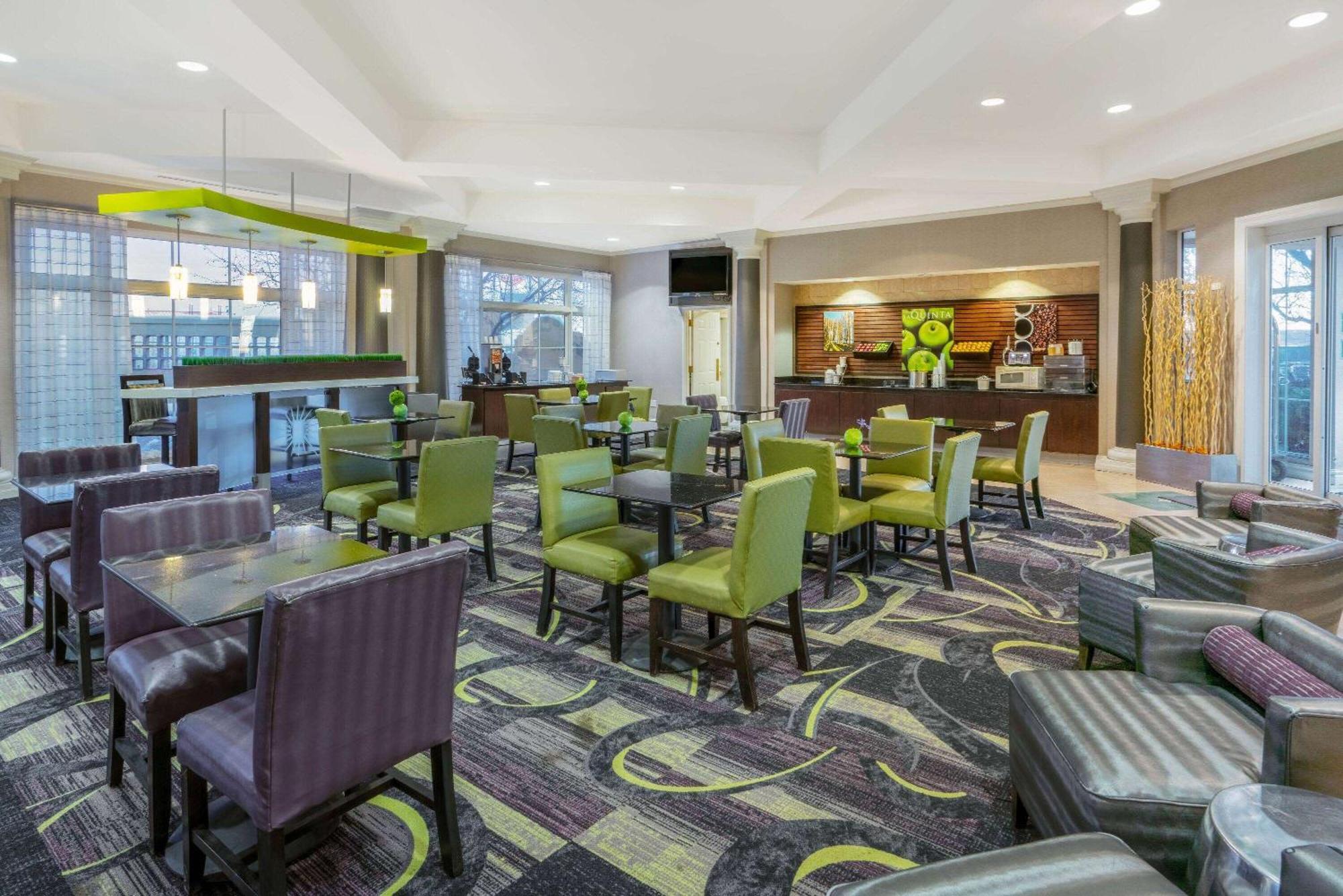La Quinta By Wyndham Pueblo Hotell Exteriör bild
