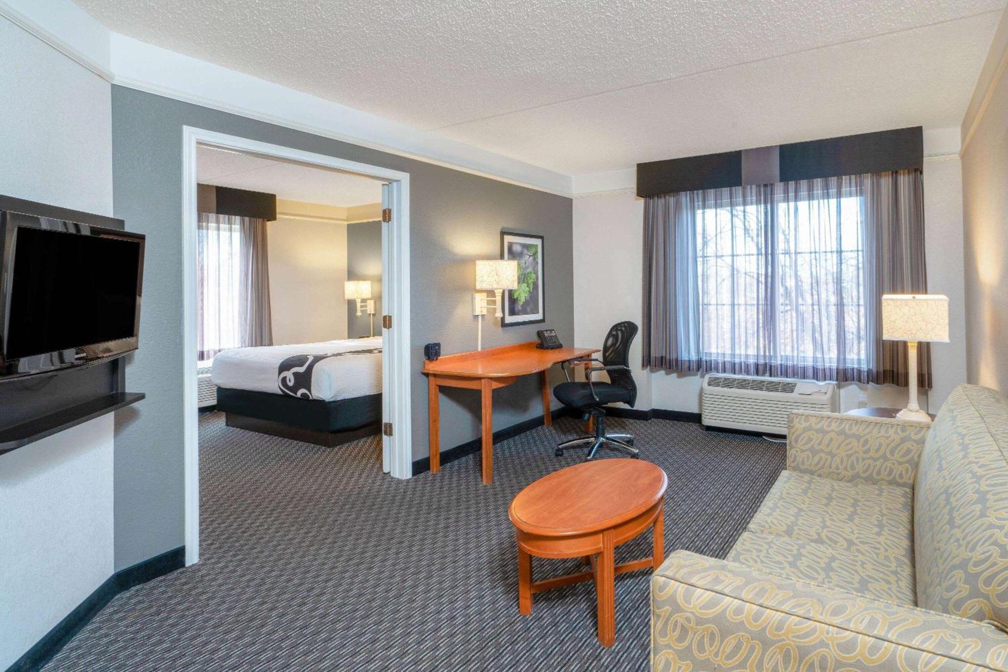 La Quinta By Wyndham Pueblo Hotell Exteriör bild