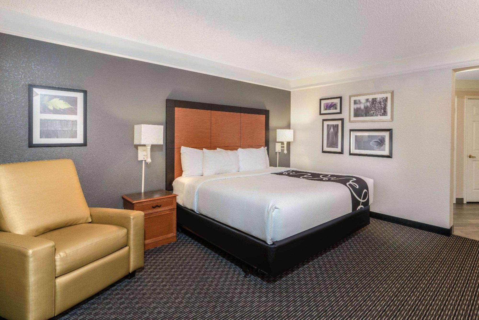 La Quinta By Wyndham Pueblo Hotell Exteriör bild