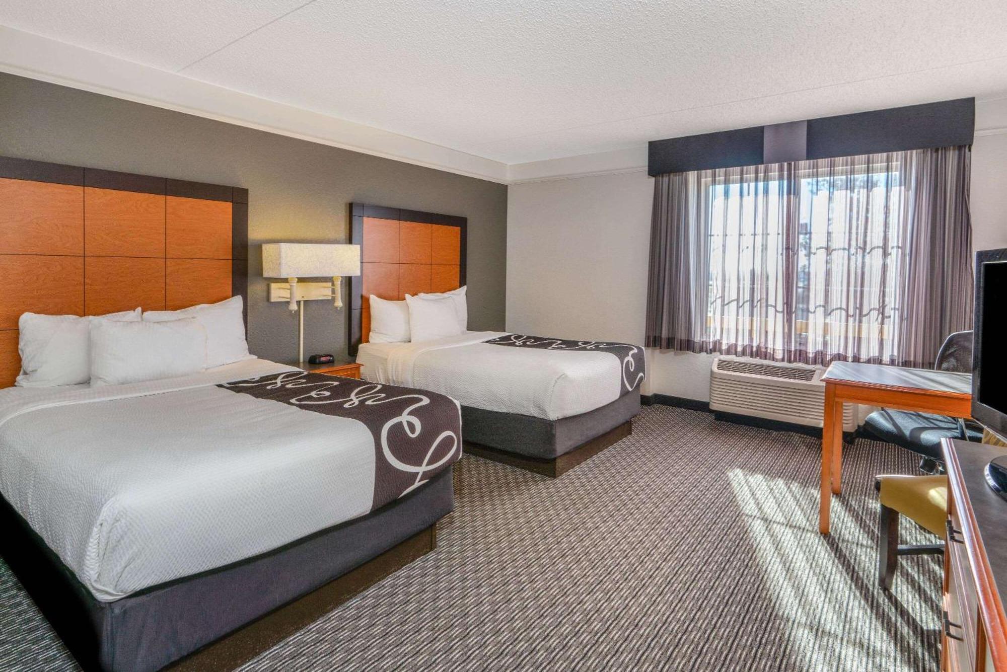 La Quinta By Wyndham Pueblo Hotell Exteriör bild